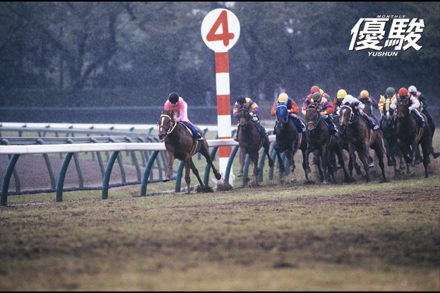 2馬身半差で逃げ切り勝利したミホノブルボン